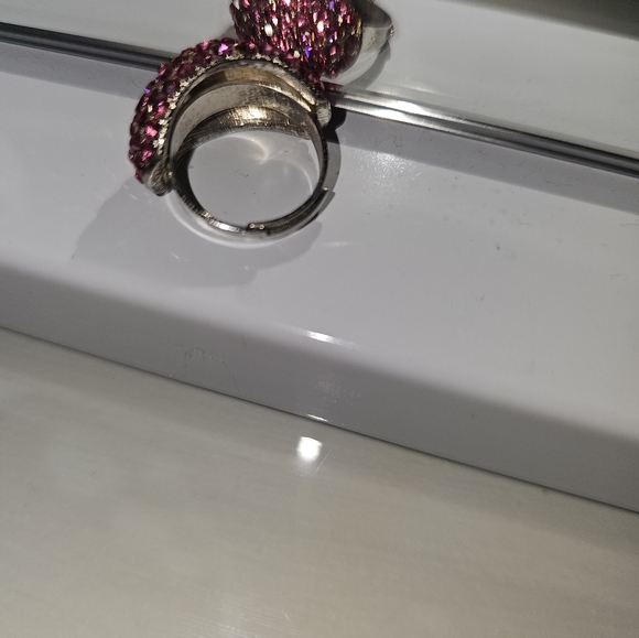 Hot pink stone and silver ring - Picture 3 of 4